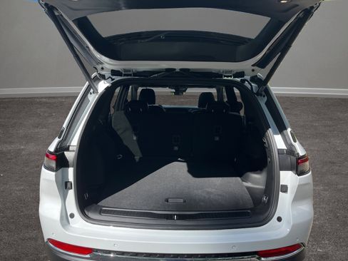 New 2025 Jeep Grand Cherokee Limited image 15