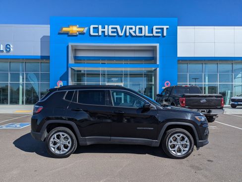 Used 2024 Jeep Compass Latitude AWD/4WD image 35