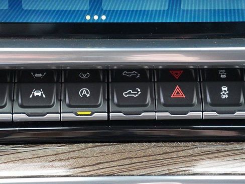 Used 2023 Chevrolet Silverado 1500 LT image 40