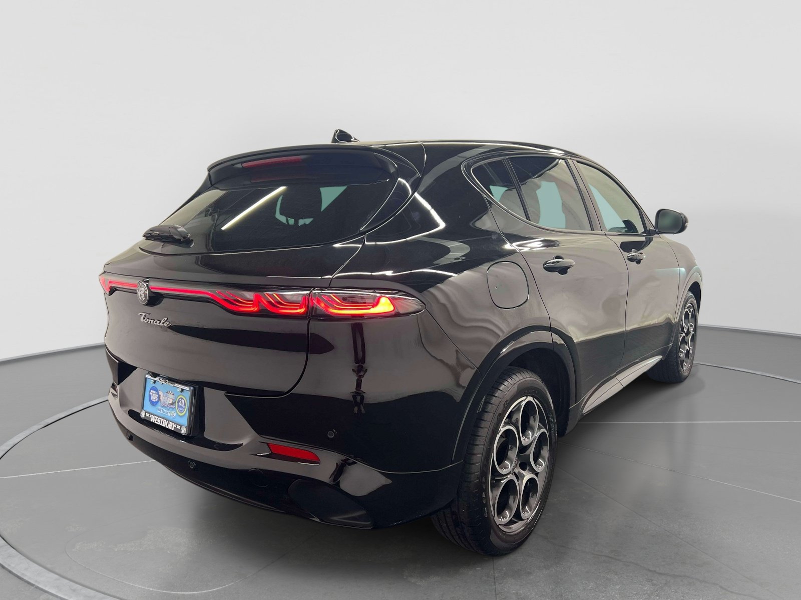 Used 2026 Alfa Romeo Tonale w/ Black Premium Package AWD/4WD image 6