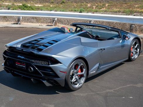 Used 2020 Lamborghini Huracan EVO RWD image 18