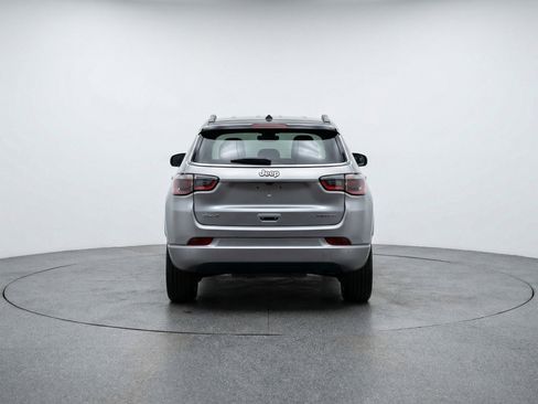 Used 2025 Jeep Compass Limited image 7