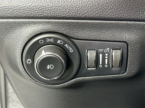 Used 2018 Jeep Compass Latitude w/ Popular Equipment Group image 24