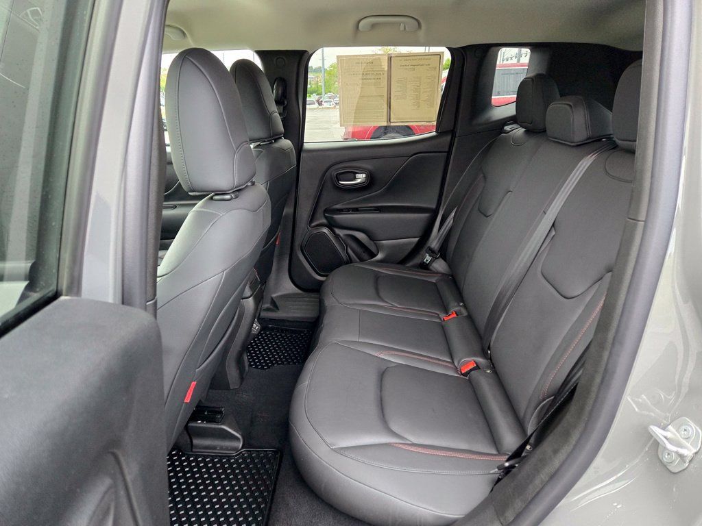 Used 2023 Jeep Renegade Trailhawk w/ Trailhawk Elite Group AWD/4WD image 30