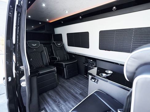 Used 2017 Mercedes-Benz Sprinter 3500 image 59