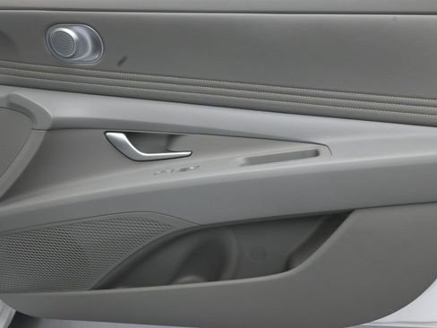 Certified 2025 Hyundai Elantra Sport FWD image 11