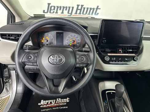 Used 2025 Toyota Corolla LE FWD image 15