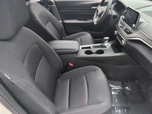 Used 2025 Nissan Altima 2.5 SV FWD image 30