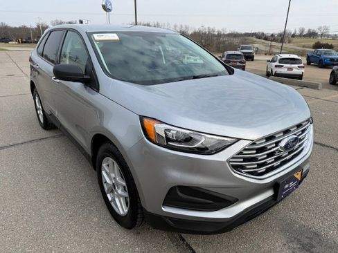Certified 2022 Ford Edge SE image 3