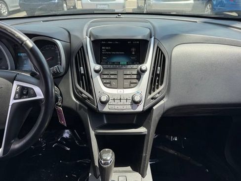 Used 2017 Chevrolet Equinox LT w/ Convenience Package FWD image 2