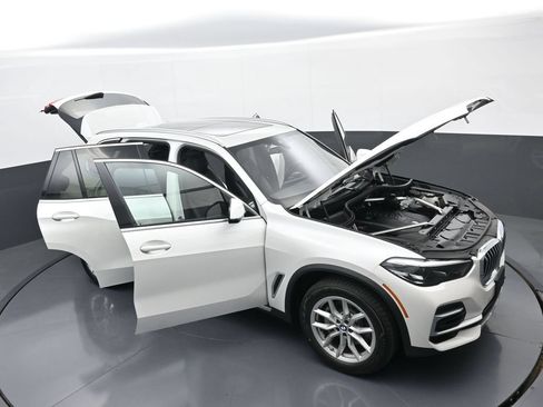 Used 2022 BMW X5 xDrive40i w/ Premium Package AWD/4WD image 37