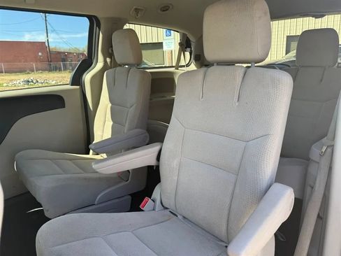 Used 2016 Dodge Grand Caravan SXT w/ UConnect Hands-Free Group FWD image 21