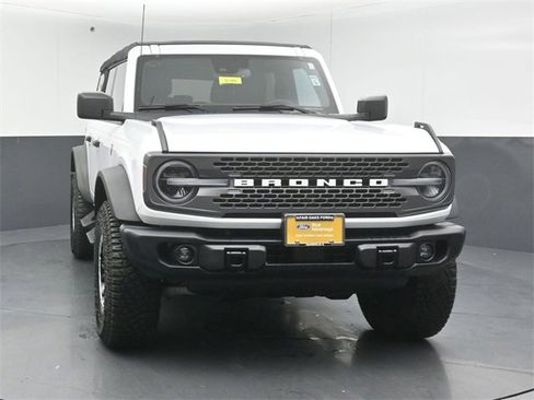 Certified 2023 Ford Bronco Badlands w/ Sasquatch Package image 2