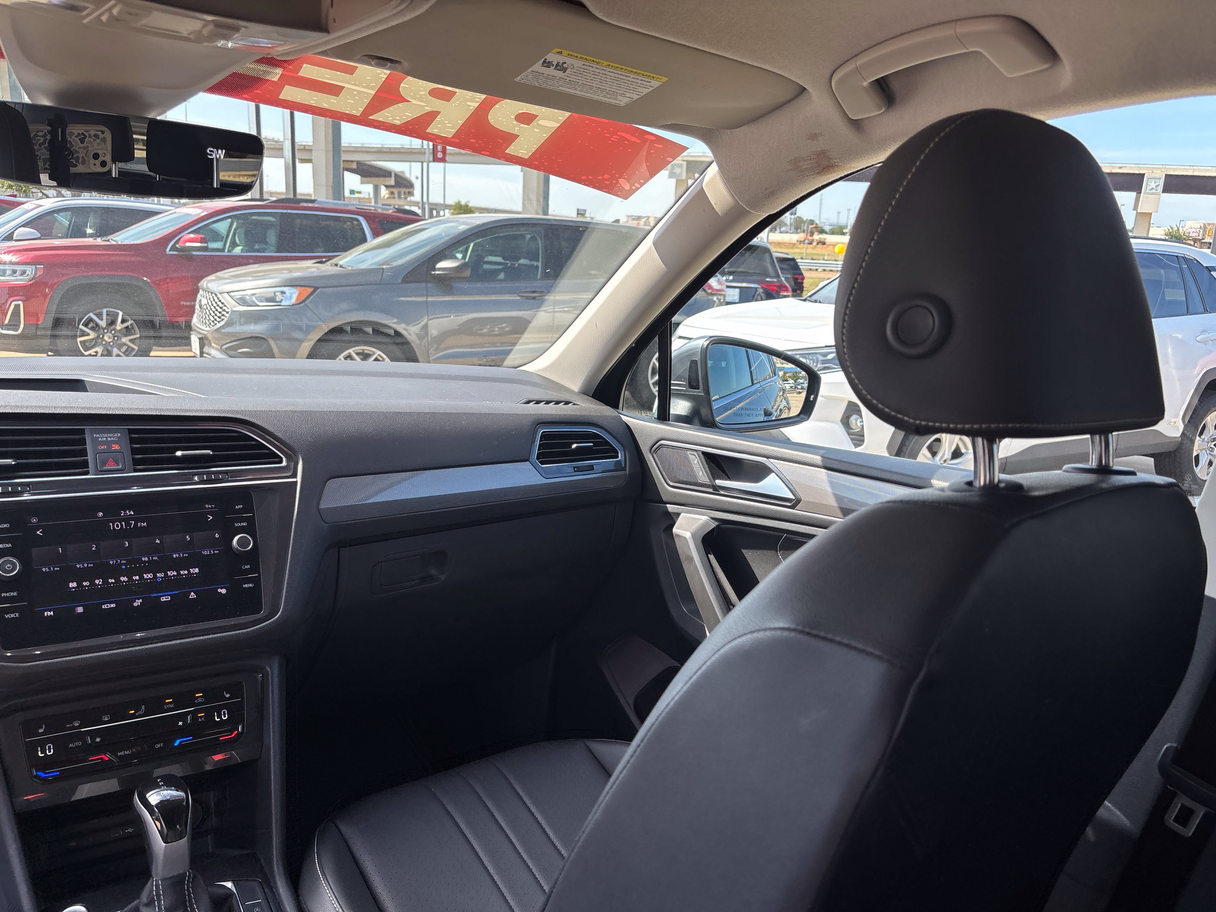 Used 2023 Volkswagen Tiguan SE FWD image 40