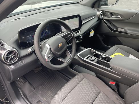 Used 2026 Chevrolet Equinox LT w/ LPO, Floor Liner Package AWD/4WD image 9
