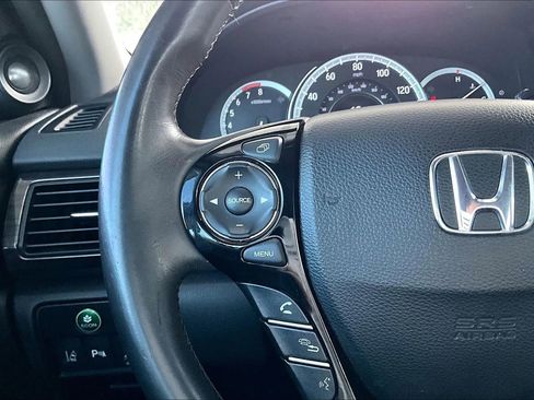 Used 2017 Honda Accord Touring image 10
