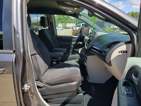 Used 2016 Dodge Grand Caravan SE image 17