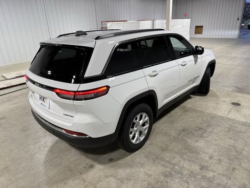 Used 2023 Jeep Grand Cherokee Limited image 39