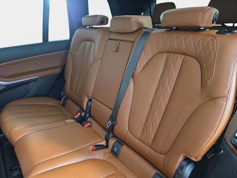 New 2026 BMW X7 M60i image 15