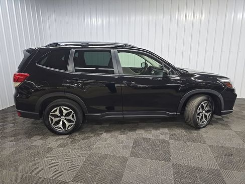Used 2020 Subaru Forester Premium AWD/4WD image 2