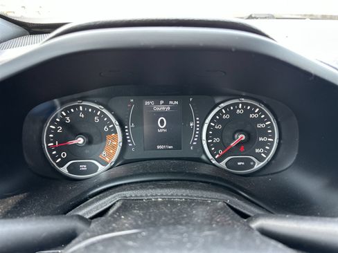 Used 2019 Jeep Renegade Latitude w/ Cold Weather Group AWD/4WD image 19