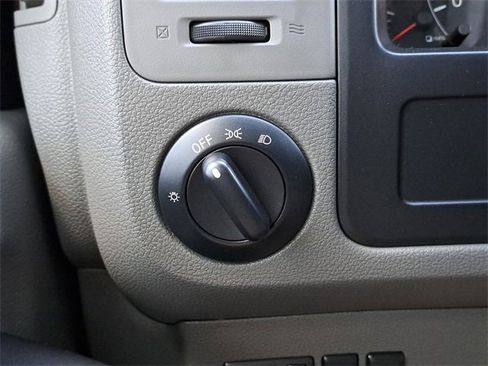 Used 2018 Nissan NV 3500 S image 21