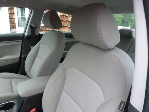 Used 2018 Hyundai Elantra SE FWD image 18