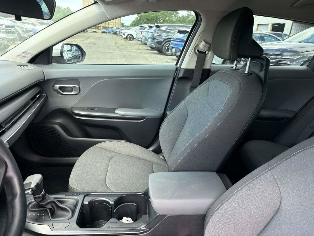 Certified 2025 Kia K4 FWD image 16