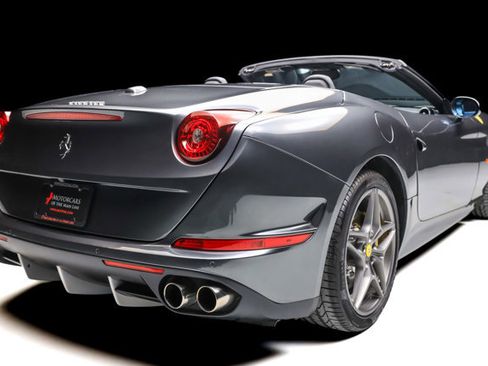 Used 2016 Ferrari California T image 25