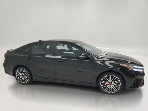 Used 2023 Kia Forte GT image 4