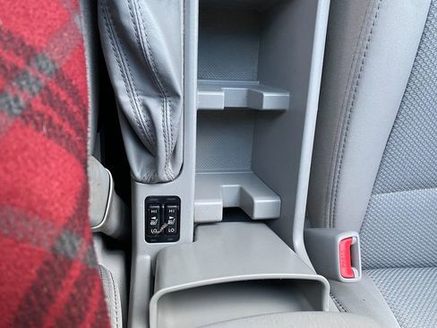 Used 2011 Subaru Forester 2.5X Premium w/ All-Weather Pkg image 22