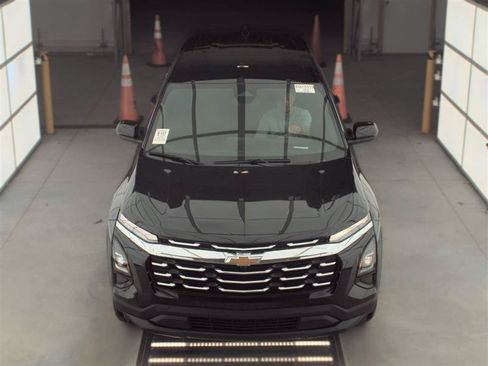 Used 2026 Chevrolet Equinox LT AWD/4WD image 9