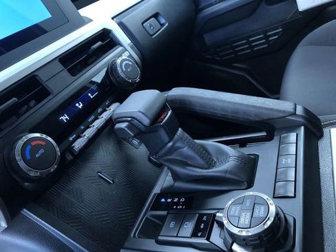 Used 2024 Toyota Tacoma TRD Off-Road image 23