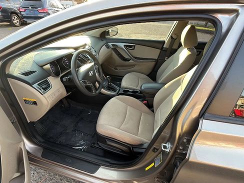 Used 2016 Hyundai Elantra SE w/ Option Group 02 image 7