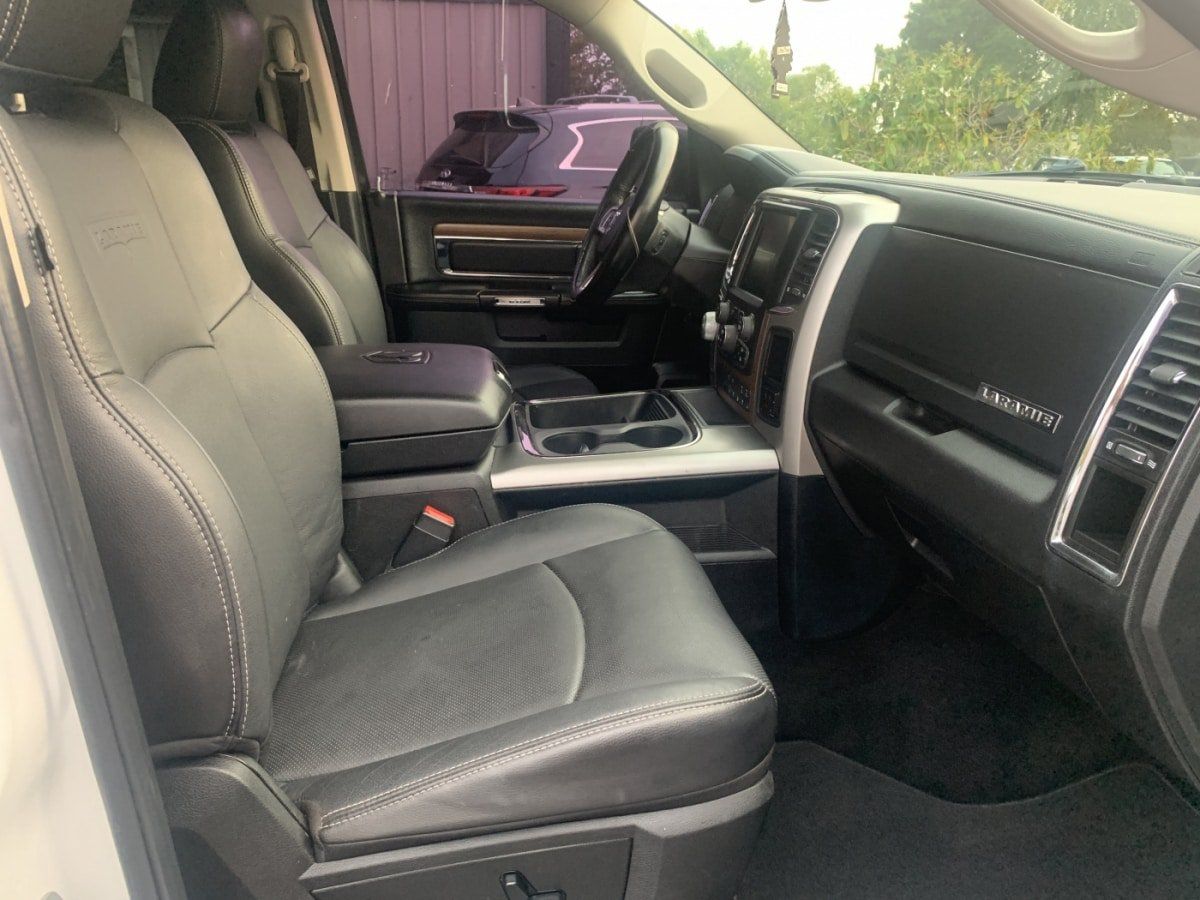 Used 2017 RAM 1500 Laramie w/ Convenience Group AWD/4WD image 9