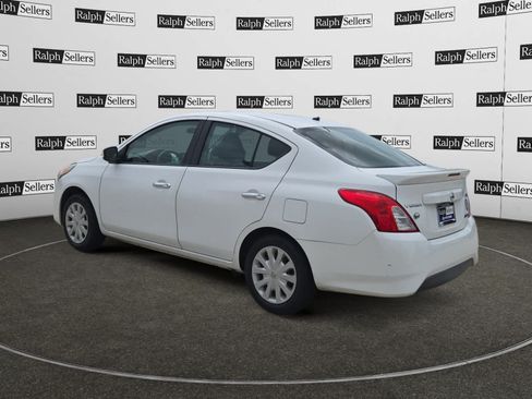 Used 2016 Nissan Versa SV FWD image 4