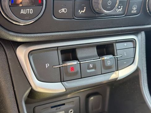 Used 2023 GMC Terrain SLT AWD/4WD image 15