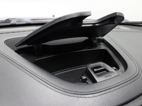 Used 2019 Jeep Cherokee Limited w/ Technology Group AWD/4WD image 25