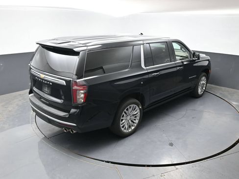 Used 2023 Chevrolet Suburban High Country AWD/4WD image 14
