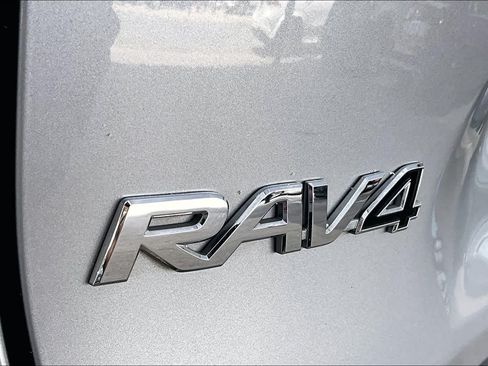 Used 2022 Toyota RAV4 XLE w/ Convenience Package AWD/4WD image 31