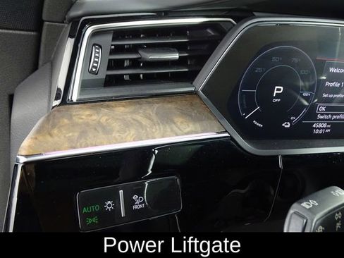 Used 2019 Audi e-tron Prestige w/ Prestige Package image 23