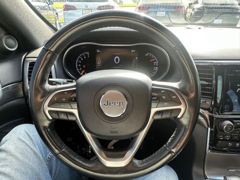 Used 2019 Jeep Grand Cherokee Altitude AWD/4WD image 12