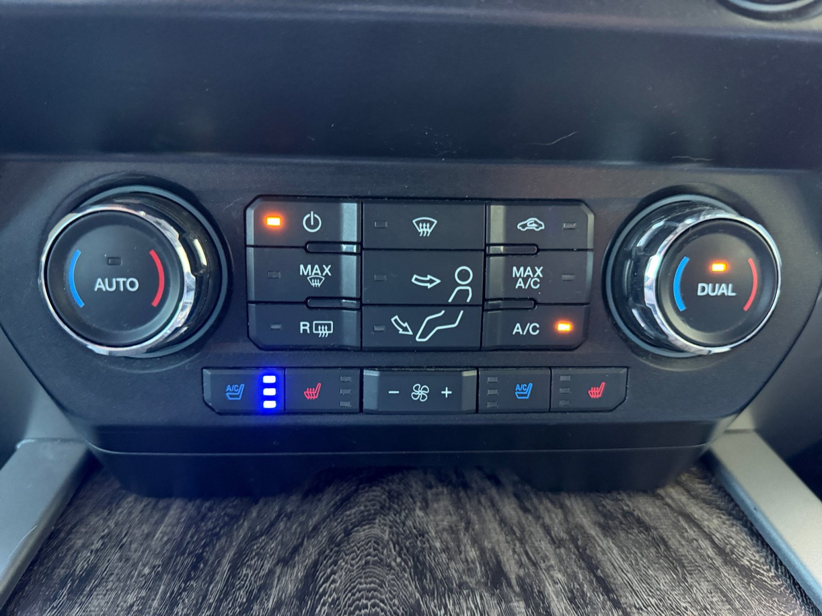 Used 2019 Ford F350 Lariat w/ Lariat Ultimate Package AWD/4WD image 11