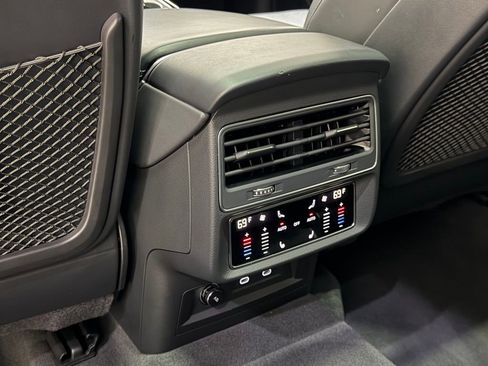 Used 2024 Audi SQ7 Premium Plus image 41