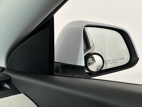 Used 2022 Tesla Model Y Long Range image 24