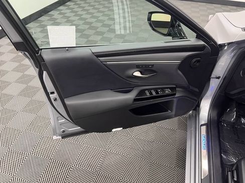 Certified 2025 Lexus ES 300h w/ Premium Package FWD image 9