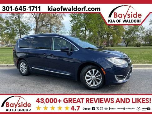 Used 2019 Chrysler Pacifica Touring-L w/ Advanced Safetytec Group image 1
