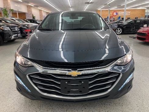 Used 2019 Chevrolet Malibu LT FWD image 2