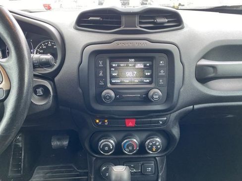 Certified 2017 Jeep Renegade Latitude w/ Cold Weather Group image 28