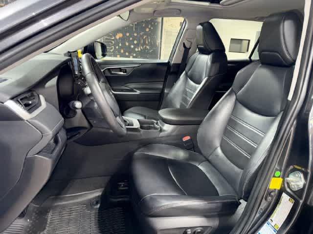 Used 2021 Toyota RAV4 XLE Premium AWD/4WD image 15